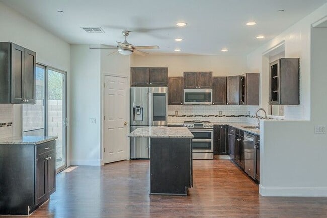 Building Photo - Pending/ Rented - Sahuarita Beauty!