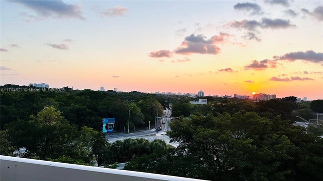 Building Photo - 2501 Brickell Ave
