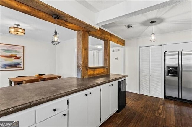 Building Photo - 1028 Riverbend Club Dr SE