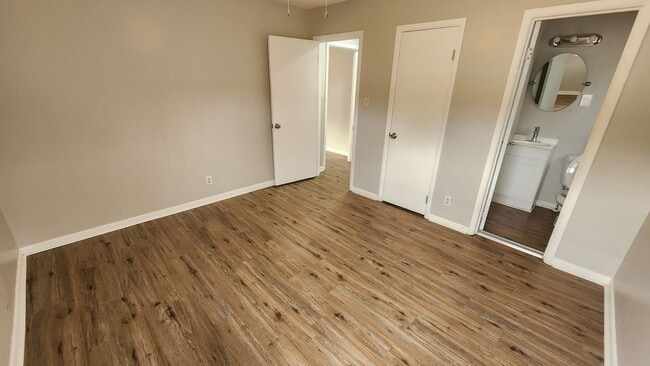 Building Photo - 3 BR/ 1.5 BA Single Family Home