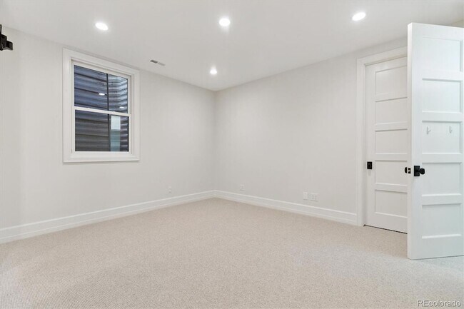 Building Photo - 510 High St