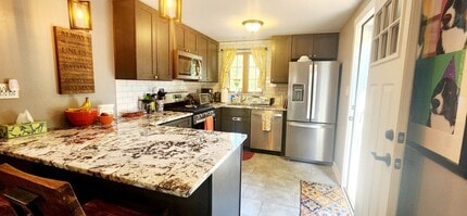 Building Photo - 3 Bed 2 Bath in Robinson, PA