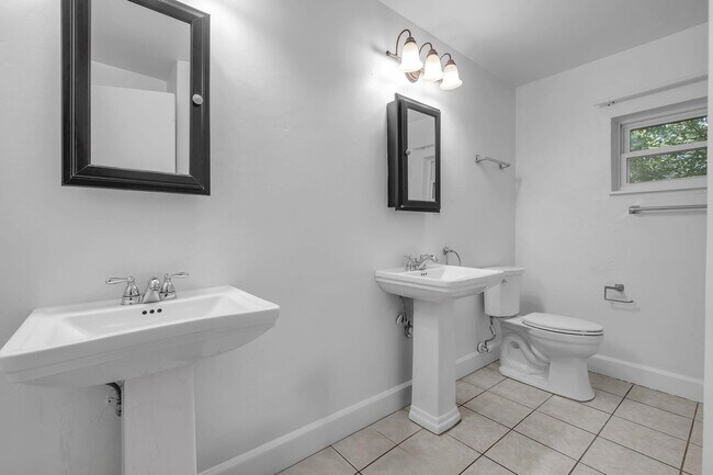 Building Photo - 2208 Escambia Dr