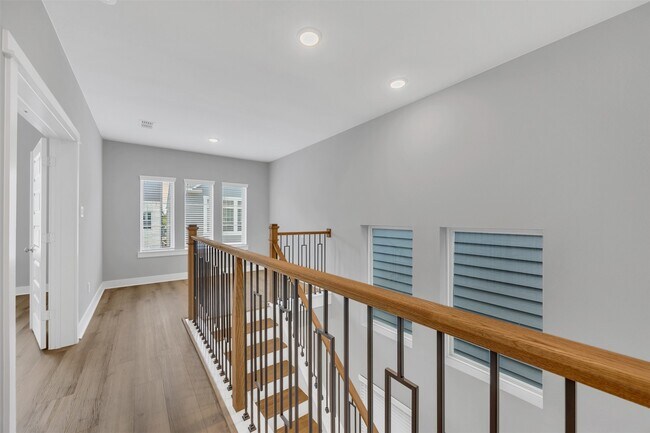 Building Photo - 10919 Brambling Wood Dr