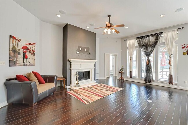 Building Photo - 5422 Linden Rose Ln
