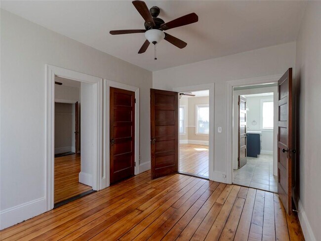 Building Photo - 18 Meader St