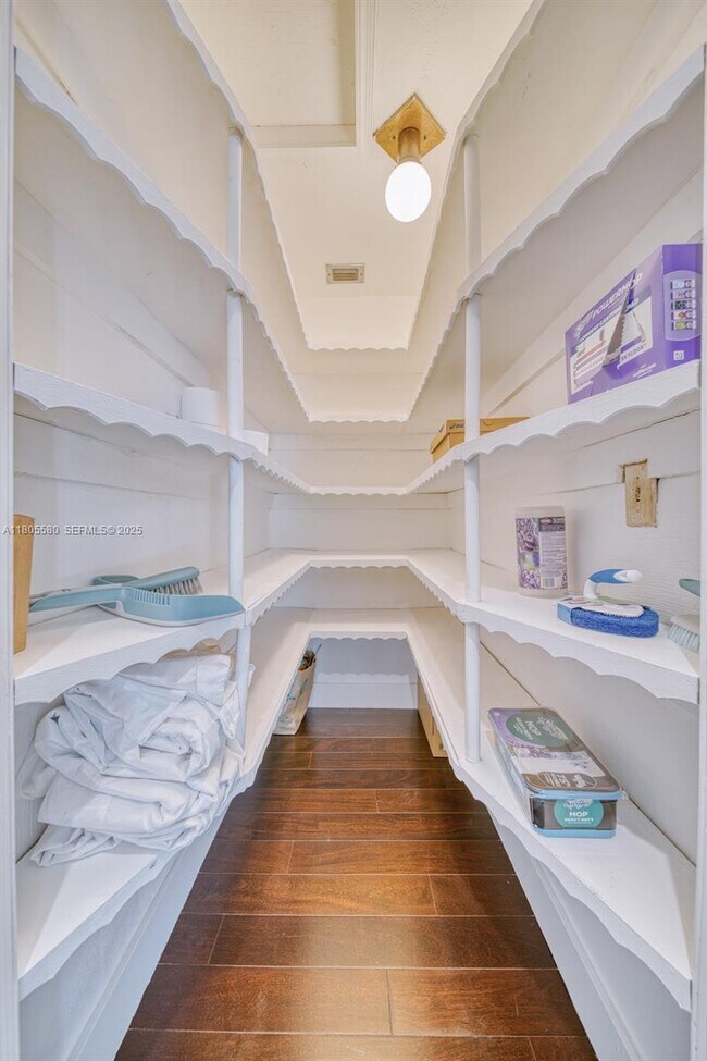 Building Photo - 1442 Coruna Ave