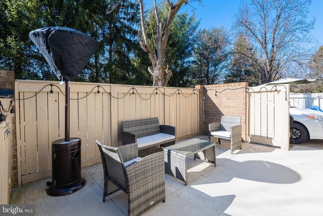 Fenced Terrace To Enjoy All Year Round - 8822 Dowling Park Pl