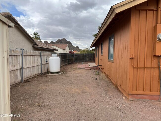 Building Photo - 10261 E La Palma Ave