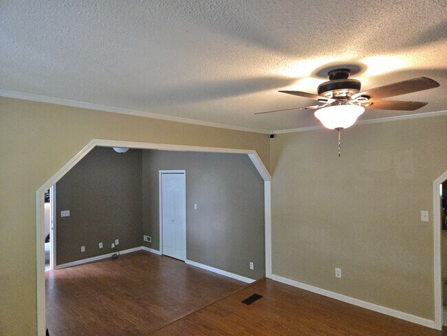 Building Photo - 5 Bedroom, 2 Bath