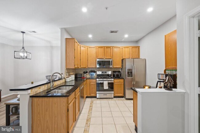 Building Photo - 6551 Grange Ln