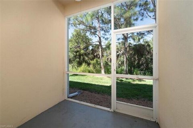 Building Photo - Move in ready 3 bedroom 2.5 bathroom townhome