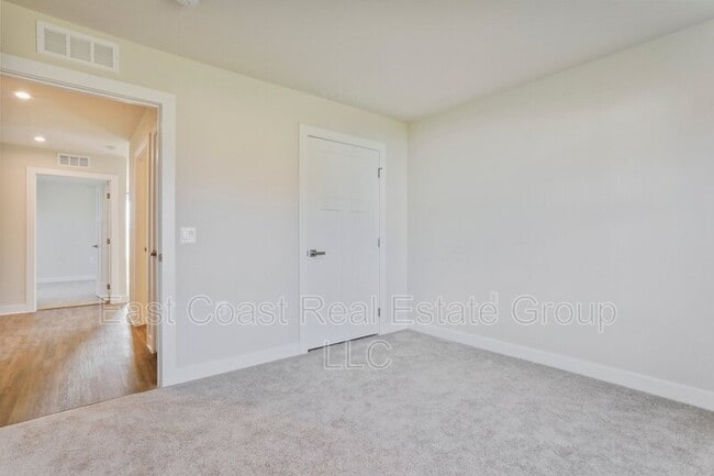 Building Photo - 329 Bookers Ct