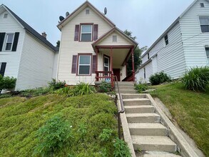 Building Photo - Two Bedroom Home - NE Side of Grand Rapids!