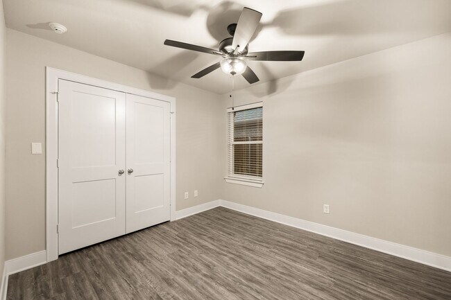 Building Photo - Beautiful 4 bedroom with open concept