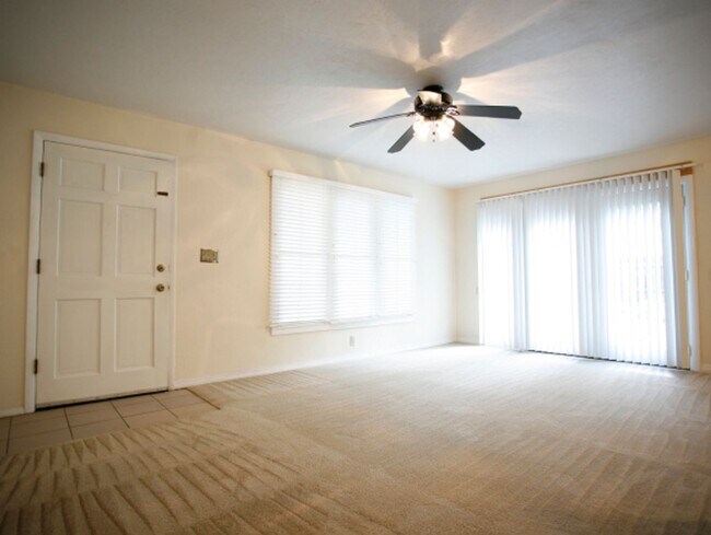 Building Photo - Charming 3-bedroom, 2-bath home in the Northwood community