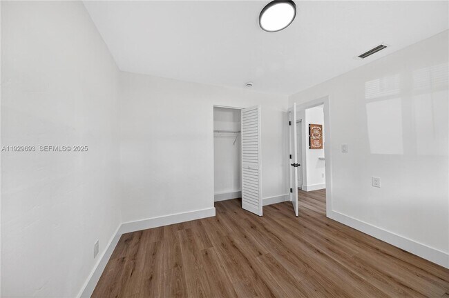 Building Photo - 2633 NE 13th Ave