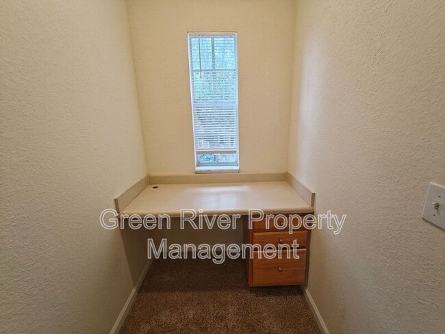 Building Photo - 10075 Gate Pkwy N