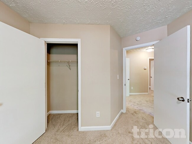 Building Photo - 2033 Pine Cone Dr SW