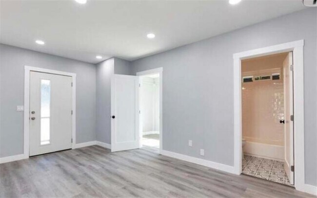 Building Photo - Boundary unit