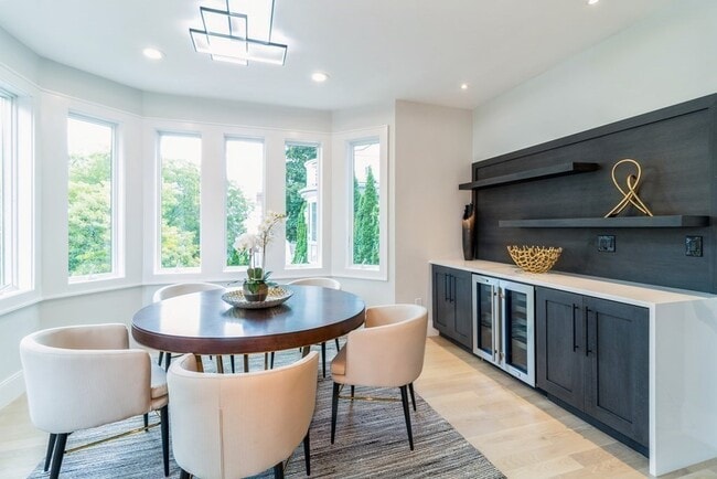 Building Photo - 89 University Rd