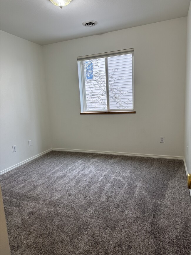 Building Photo - 210 Show PlaceUnit C