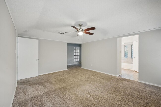 Building Photo - Charming Updated Home Near DFW Airport | 3...