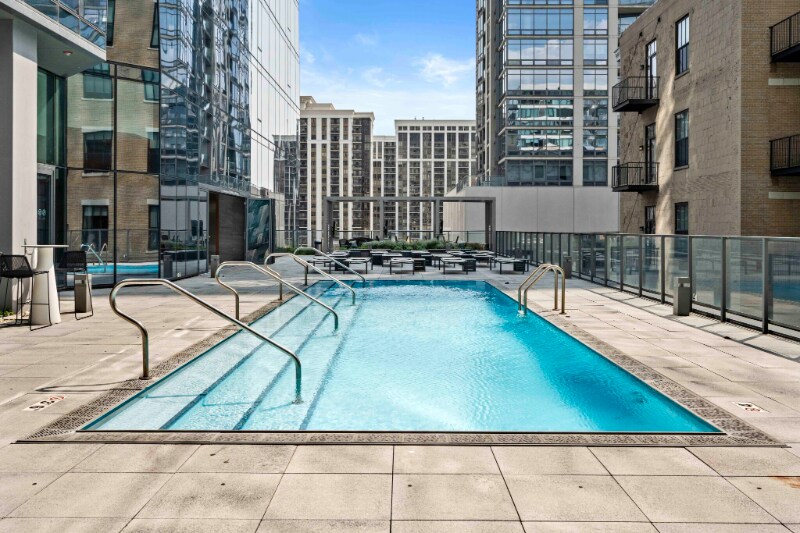 Building Photo - 1325 S Michigan Ave