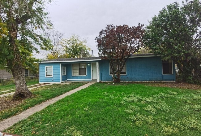 Building Photo - 4 Bedroom 2 bath in Valley High