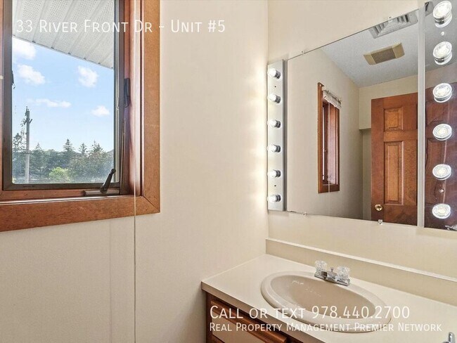 Building Photo - 33 River Front Dr
