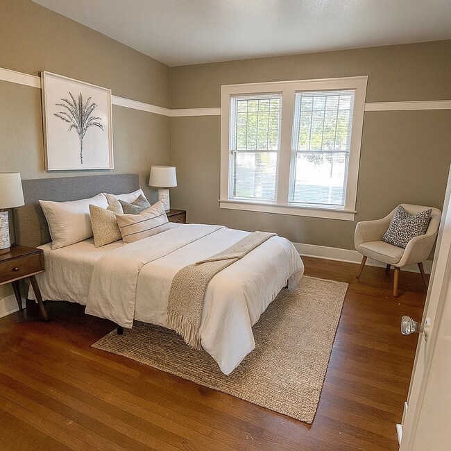 Building Photo - Best located house in West Campus, 6 large bedrooms open floorplan.