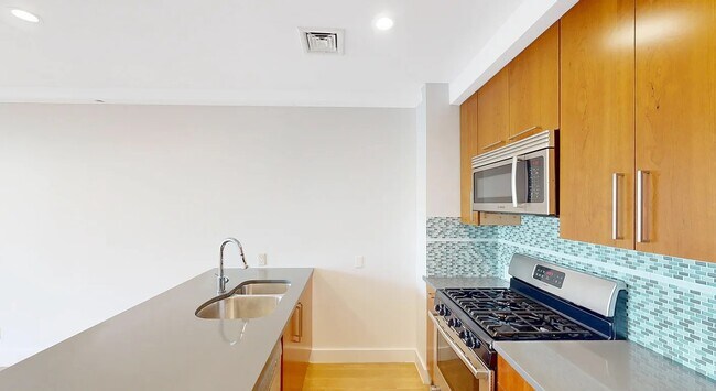 Building Photo - wonderful one bedroom for immediate move