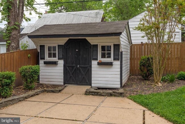 Building Photo - 5106 25th Pl N