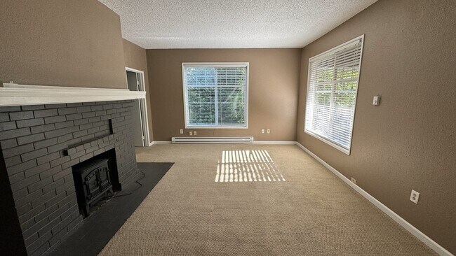 Primary Photo - 322 24th Ave E