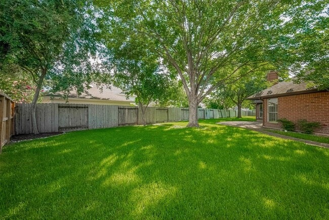 Building Photo - 6303 Palm Ct