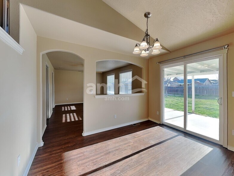 Building Photo - 956 S Wild Yucca Ave