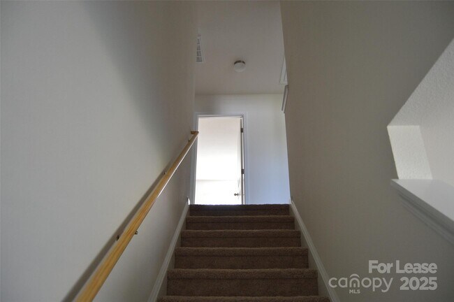 Building Photo - 117 Quail Springs Rd