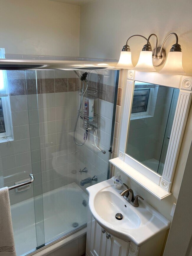 Building Photo - Charming Updated South O  BEACH HOUSE, Hug...