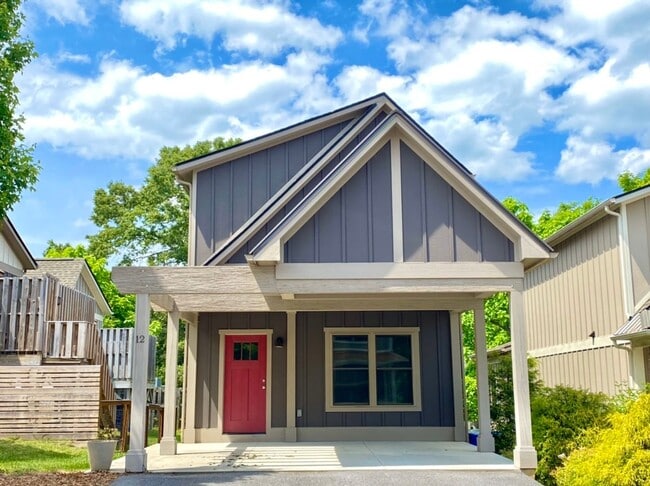 Primary Photo - Beautiful Newer Construction in WAVL