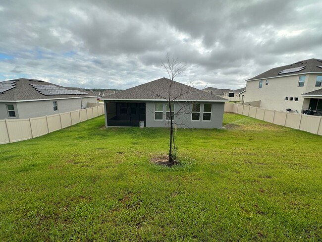 Building Photo - 4 Bedrooms/3 Baths/3 Car Garage House in L...