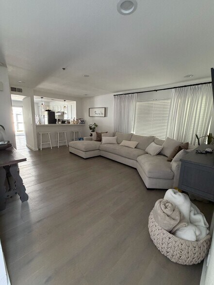 Building Photo - 25885 Trabuco Rd