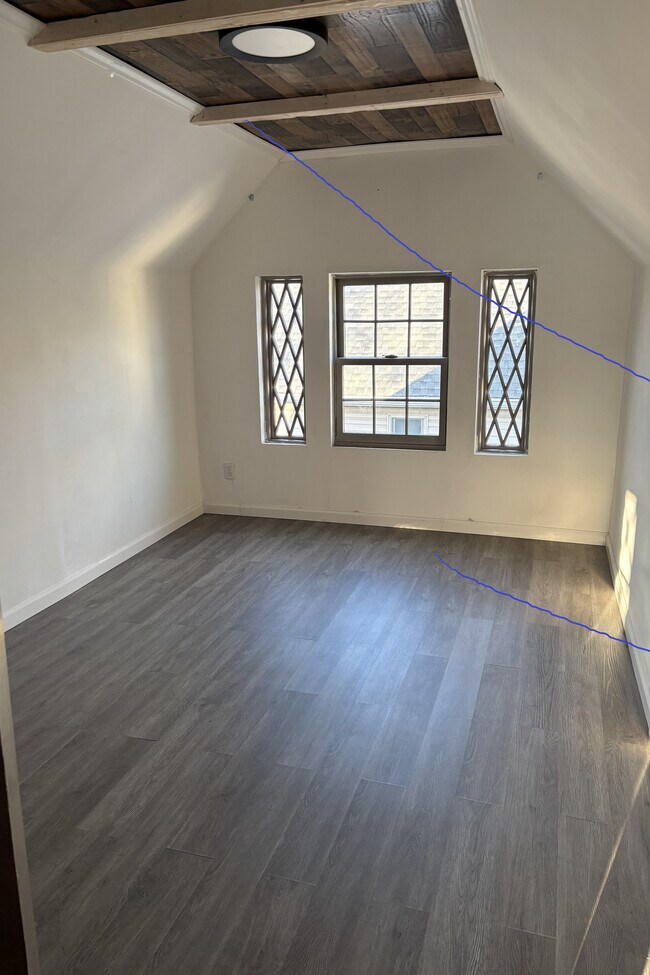 Building Photo - 2 Hasbrouck Ave