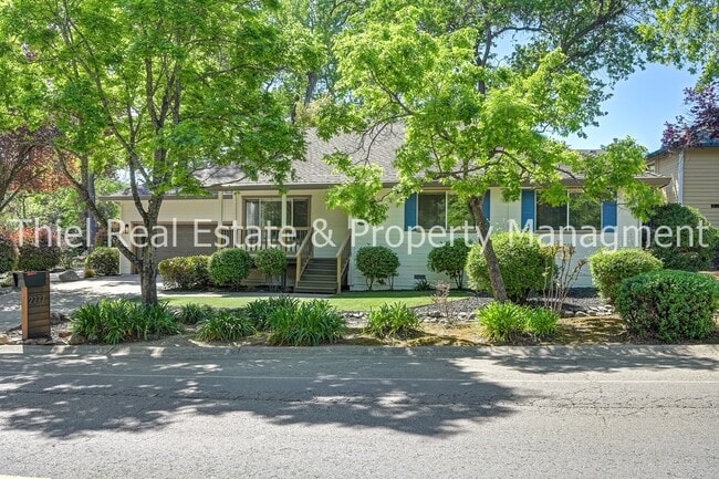 Building Photo - 2277 Knollwood Dr