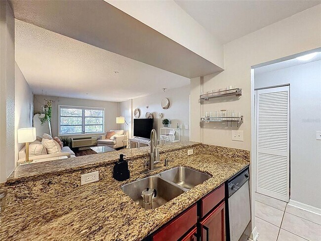 Building Photo - 406 S Cedar Ave