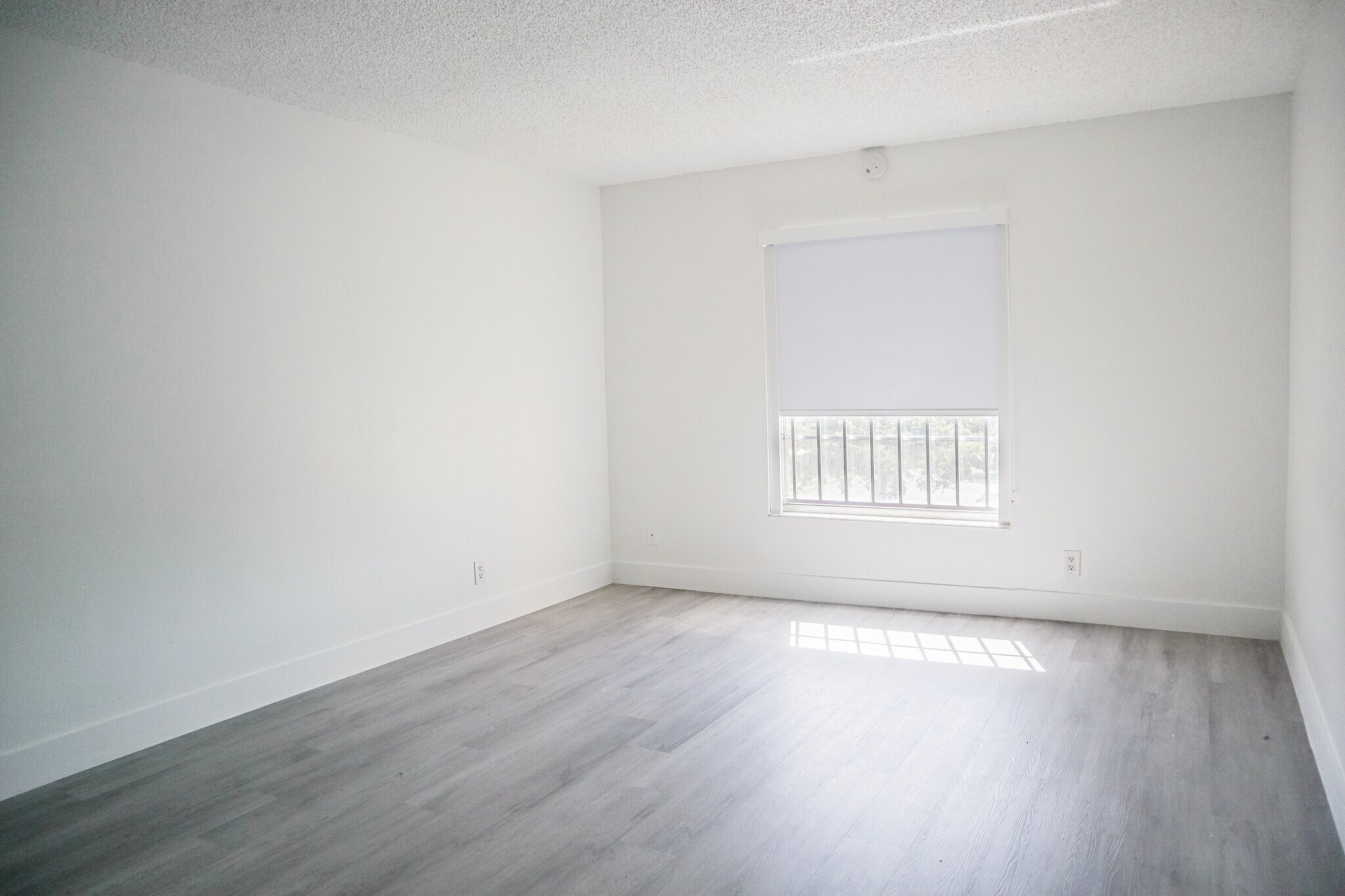 Building Photo - 8005 Lake Dr