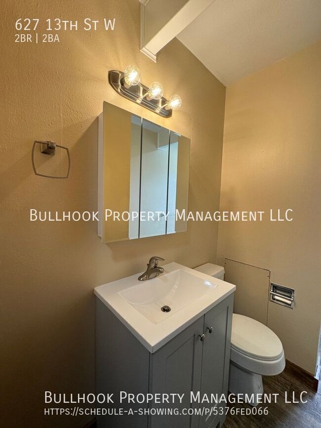 Building Photo - Move In Special - $300 off first full mont...