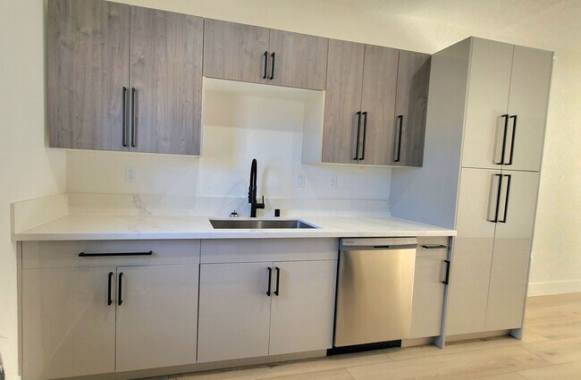 Building Photo - 1271 S Dandelion St