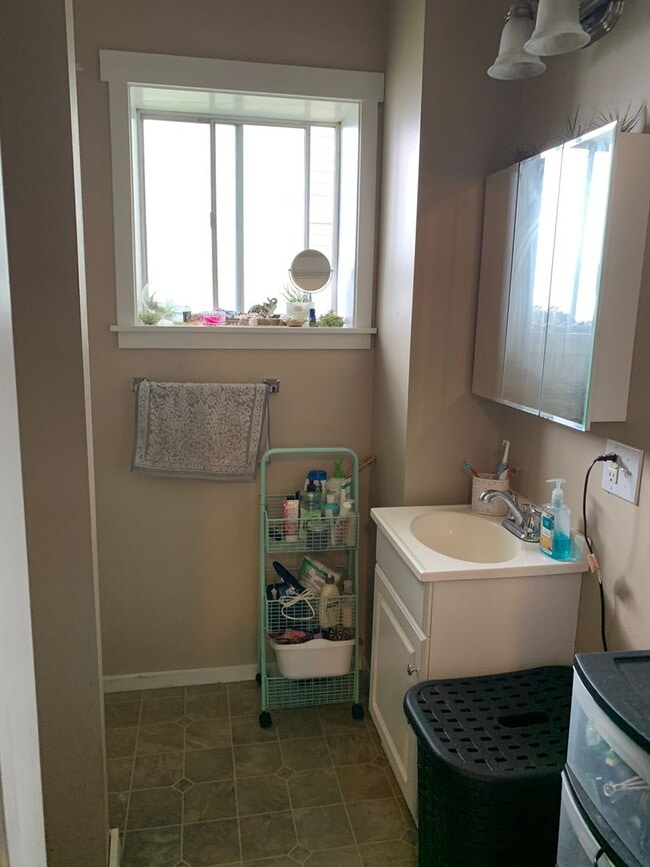 Building Photo - 1111/1113/1115 N Garden St