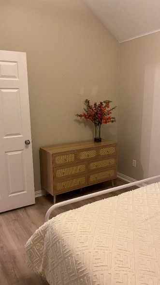 Building Photo - 9112 Brinson Dr