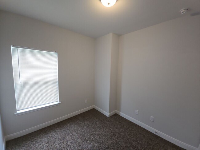 Building Photo - 8235 Locksley Rd